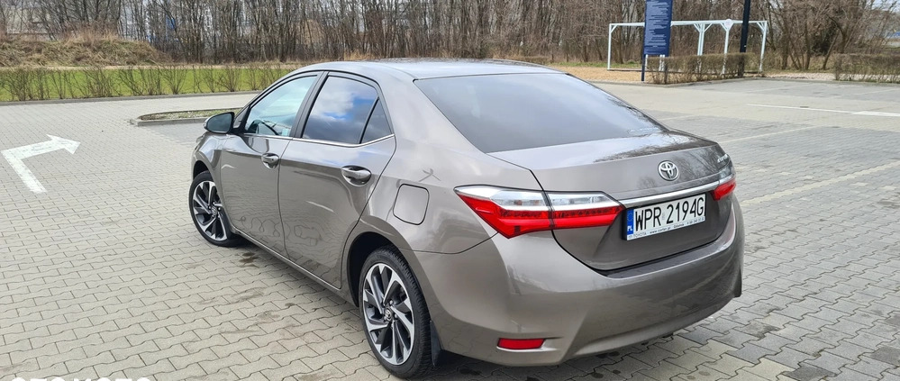 Toyota Corolla cena 67500 przebieg: 120200, rok produkcji 2018 z Brwinów małe 46